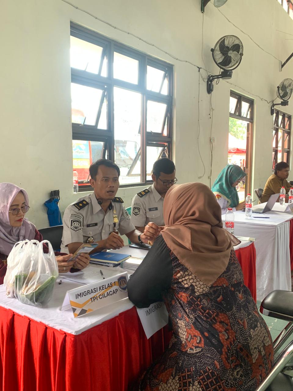 Kantor Imigrasi Kelas I TPI Cilacap ikuti MPP Keliling di Kecamatan Tambak, Banyumas